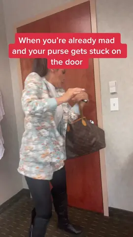 Every damn time #MomsofTikTok #momlife #momtok #parentinghumor #shook #relatable #ingridexplainsitall #officelife #officehumor #worklife #work #prayforme #pursetok #louisvuitton #neverfullbag 