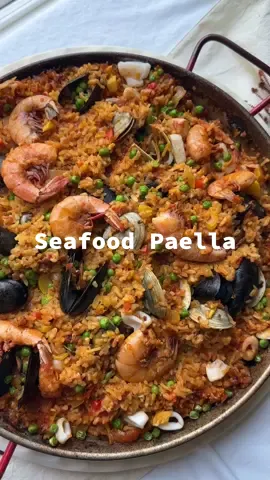 A taste a Spain right from the comfort of your own home! Find the recipe on the blog today 🤎 #spanishfood #spanishrecipes #paella #paellalovers #backyardcooking 