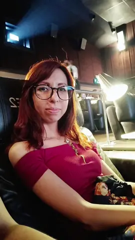 en el cine que al final parece un palacio xD
