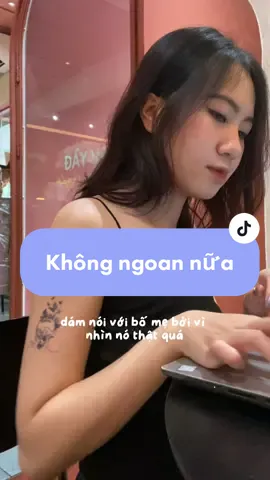 Mình từng trải qua những giai đoạn không biết nên “nổi dậy” hay “ngoan”, nhưng mình biết rằng nếu còn phân vân tức là chưa nên thay đổi gì cả.  Sau này khi đủ chín, những cơ hội để mình nổi loạn cứ ùa đến, và mình bắt lấy nó một cách vững vàng và trọn vẹn. Nên mình tin rằng dù muốn làm gì, hãy nuôi dưỡng cho bản thân 1 nền tảng và giá trị đủ vững. Cuộc sống này chẳng dài chẳng ngắn nên cứ từ từ tận hưởng nó thuiii #ngoclamnguoilon #choikhonghauqua #inkaholicvn 