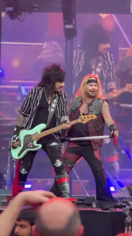 Mötley crüe Sheffield 🇬🇧  credit @conner oxberry #theworldtour #nikkisixxmotleycrue #concert #livemusic #nikkisixx #nikkisixxpixx #foryou #vinceneil #tommylee #john5 #sixxter 