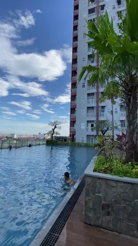 Niatnya mau berenang tapi lupa bawa handuk… #vidaviewappertemen #staycation 