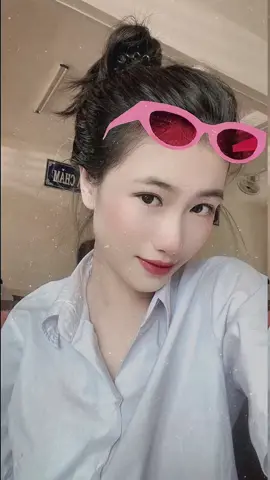 Khóc cho cả hành trình đang dang dở. Khóc cho cả sự cố gắng của e ko được đền đáp…..vuxs
