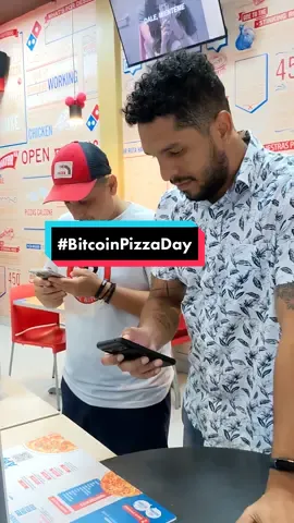 Celebrando el #Bitcoin Pizza Day en San Salvador, comiendo pizza con mis panas #bitcoinenespañol #AprendeEnTikTok  #BTC #criptomonedasenespañol #bitcoinenunminuto #explicamebitcoin #elsalvador #dominos @Domino’s El Salvador 