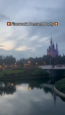 You NEED to try this on your next disney trip! #disney #disneytips #wdw #disneyinfluencer 