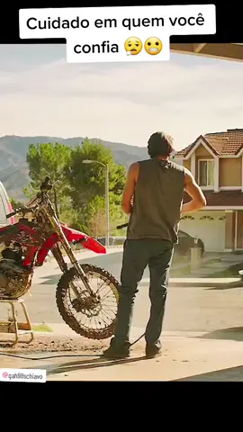 Cuidado em quem você confia 😪😬 #fyyyyyyyyyyyyyyyy #tiktok #netflix #filme #tiktokindia #viraliza #movie #viral #filmes #fypシ #edit #fyp #foryou #cinema #netflixseries #moto #motorcycle #motocross 