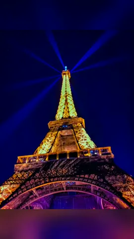 Paris reste toujours Paris!! #paris #paris2024olympicgames #Paris2024 #parisfrance #toureiffel #eiffeltower #eiffeltowerparis #champelysees #seine #museeparis #france #francetourisme #arcdetriomphe #sacrecoeur #notredamedeparis #notredame #frenchlover #croisiereseine #louvre #louvremuseum #obelisque #champdemars 