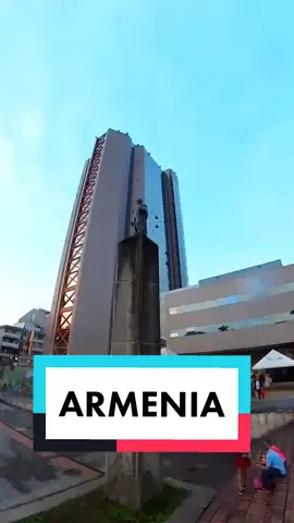 Explorando Armenia ¡Armenia nos recibió con su encanto! En tan solo unas horas, recorrimos sus calles llenas de vida. Desde el colorido Parque Sucre hasta la imponente Plaza Bolívar, cada rincón nos sorprendió. No podíamos perder la oportunidad de visitar Icónico Terraza que nos recomendaron mucho.  Aunque nuestro plan original nos llevaba al Parque Nacional de los Nevados, las circunstancias nos hicieron improvisar. ¡La aventura sigue! 🚀✨  ¿Has visitado Armenia? Cuéntame tus experiencias en los comentarios. 🔥💬  #Armenia #AventurasEnMoto #DescubriendoColombia #EjeCafetero #ViajandoConChecho #AventurasEnMoto #ExplorandoColombia #Viaje #Rodada #Motorcycle #Bikelife #Kawasaki #Versys300 #Moto #Travelgram #Travelphotography #Beautiful #Travelblogger #Wanderlust #Pareja #Adventure #Colombia #rutadelcafe 