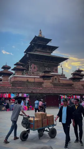 Basantapur has a unique vibe to it. ❤️@Aatmiya 🦚 👈🏻here a Night Glimps of Patan. #kathamndu #durbar #basantapur #kathmandudurbarsquare #newroad #nepal