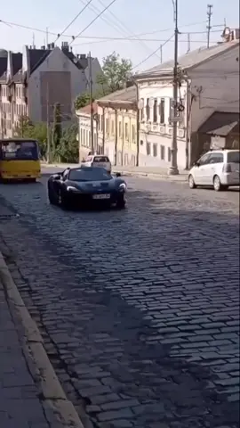 Ого, це що за гонки по Чернівцях😅 Більше відео в нашому інстаграмі - chernivtsi24✅ #гонки#чернівці#ями#chernivtsi 