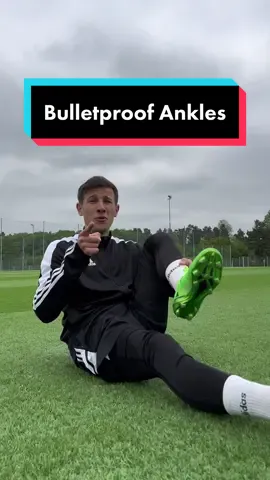 Share this with a friend🔥 #soccerdrills #footballdrills #Soccer #ankleinjury #injuryprevention #football #fussball 