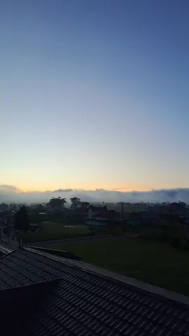 Vibes mode ko yang buek rindu Bukittinggi Sanak !? #pemandanganalam #bukittinggi #fypminang #fypシ #suasanapedesaan #pagi 
