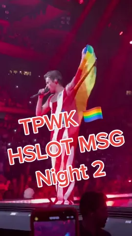 Seeing him holding that flag with my own eyes just hit different 😭🏳️‍🌈💕 #harrystyles #hslot #hslot2022 #msg #madisonsquaregarden #hslotmsgn2 #hslotnycnight2 #tpwk #tpwkharrystyles #tpwk🏳️‍🌈 #loveontour #loveontour2022 