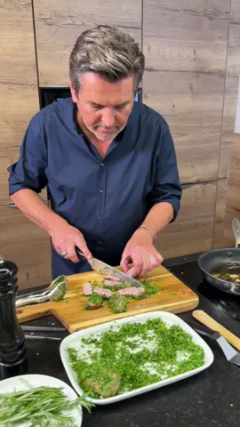 Behind the scenes..🎬 Das leckere Rezept findet ihr in meinem neuen Kochbuch.📕👨🏻‍🍳 Erhältlich ab 05. Oktober 2023! #thomasanders #schmecktanders #ralffrenzel #kochbuch #leckererezepte 