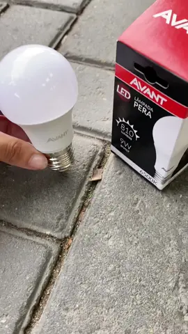 A lâmpada LED Avant é a melhor escolha quando se fala em segurança e qualidade!  Aqui você encontra essa lâmpada de 9,90 por apenas 4,99 🤩 Diz aí se não é uma super oferta! #redefacil #lampadaled #casa #iluminacao #lojadeconstrucao 