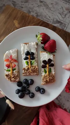 Snack Time 🍓 - but make it pretty  #toddlermom #toddlersoftiktok #motherhood #doen #flowers #flower #snackideas #lunchideas #lunchtime #sandwich #snacks #snackbreak #fyp #MomsofTikTok #momtok 