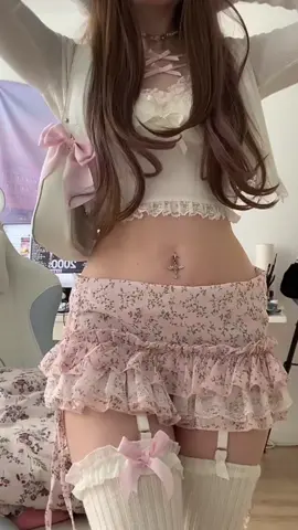 skirts that sit like this 💖🌸💕🫧🩷 #fashion #coquette #dollette 