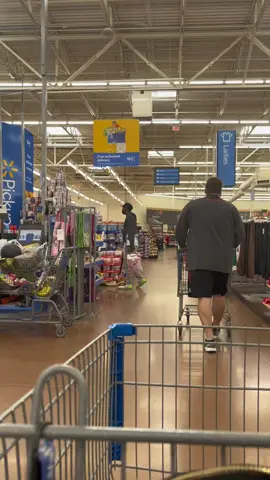 POV:the shopping cart view.  I was trying to see if people were friendly by smiling (not creepily) 😊 #cookwithbrooke #groceryshopping #shopping #food