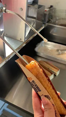 Churros gourmet de doce de leite #videos #videosengracados #tiktok #churroskeromais #churroskeromaisoficial #fyyyyy #TikTokReceita #vaiprofycaramba #foryou #churros 