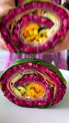 Collard Greens Beetroot Chickpea Rainbow Wrap 🌈💗 #salad #lettucewrap #collardgreens #lunch #lunchideas #veganlunch #healthyrecipes 