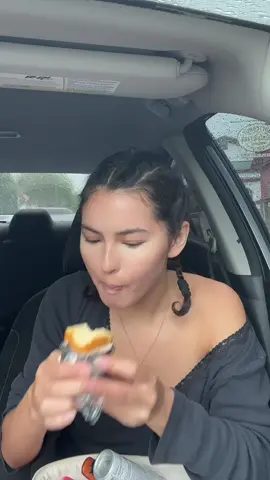 Dani🐁wanted me to let yall know that she hated her cheese and is sad now🥹🧀🐁🐁#modeloffduty #vermonttok #roadtrippin  #passportmakeup #grwm #OOTD #MakeupRoutine 