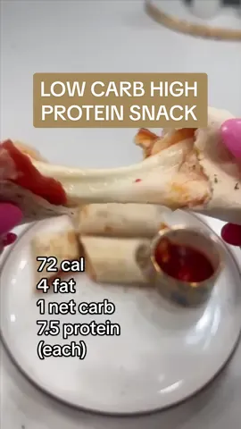 Replying to @Alyssa u really wont believe the macros on these (listed at end)…they’re so good 🔥  #m#mealpreph#healthymealsq#quickmealse#easymealsh#healthyrecipesc#caloriedeficitm#mealsforweightloss#cheesesticks#pizzasticks 