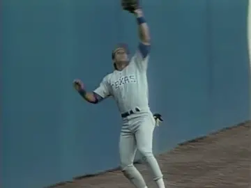 30 Years Ago Today: Texas #Rangers outfielder Jose Canseco has a fly ball bounce off his head and over the wall in Cleveland for a HR in one of the all-time greatest baseball bloopers! (May 26, 1993) #MLB #History