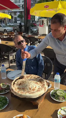 Asya tava 🙋‍♂️ Keyfi Asya kebabım Konuşan lezzetini sizlerle paylaşmak istedim. Mustafa ustam işinin hakkını sonuna kadar veriyor. Bu lezzeti kesinlikle denemeniz lazım 🙋‍♂️ #Adana #AsyaTava #SokakLezzetleri #NeYesekYaa #AdanadaNeYenir #Food