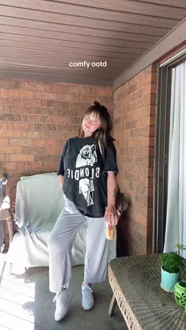 comfy>everything else #fyp #foryou #OOTD #outfit #comfy #cozy #comfycozy #comfyoutfit #MomsofTikTok #momtok #outfittok #ootdtok #outfitoftheday #dailyootd #spring #springoutfit #comfyoutfitideas 