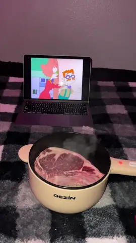 Quick Steak at Night 🔥 Electric pot Link: https://amzn.to/3q8iXGB  #foodietiktok #electricpot #quickandeasy #tiktokmademebuyit #steak #latesnack #nightcravings #cozy #collegehacks #dormlife 