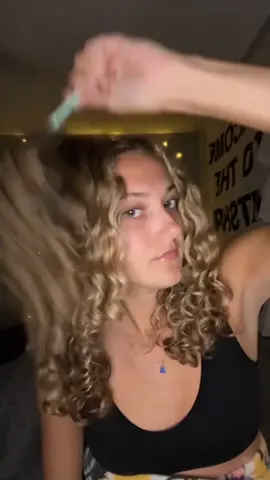 This is my FAV hack for more volume😍 my hair likes to fall flat and clump together so this really helps with fixing that and the hair spray gives a little hold and doesnt leave my hair feeling gross! @BounceCurl #curlyhair #curlygirl #curlyhairroutine #curlyhairtutorial #curlyhaircheck  