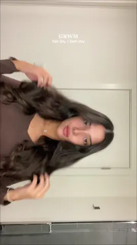 The BEST feeling after slicking your hair back for a few days 🥰 #grwm #getreadywithme #beauty #aesthetic #hair #hairstyle #hairroutine #loosecurls #hairhack 