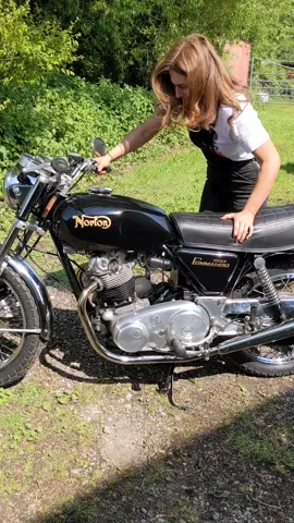 1972 Norton Commando 750 (745cc parallel twin cylinder engine). Starter in shot is Bry Martin - @BryMartin  Location is Mitchell’s Classics workshop, East Sussex, UK. Video by Dave Mitchell. Video edit by Alex Rollings. Instagram: @motofilmer If you’d like to have your bike featured on our account, collaborations or for business enquiries with The Classic Motorcycle Channel please DM us direct - @classicmotorcyclechannel All our photo and video content is original work and copyright to The Classic Motorcycle Channel. We DO NOT give you permission to copy our work for any purpose. #vintagemotorcycle #vintagemotorcycles #classicmotorcycle #classicmotorcycles #norton #nortonmotorcycles #motovintage #classicbike #classicbikes #nortoncommando
