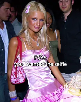 the queen of selfies #parishilton #parishilton2000s #foryou #foryoupage #videoviral #viralvideo #viraltiktok #virall #selfie #photo #celebrity 
