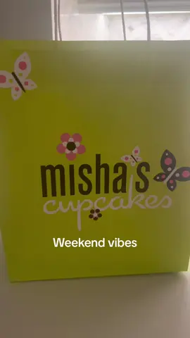 Treats for my sweets! #miami #mishascupcakes #Foodie #fyp #nbaplayoffs 