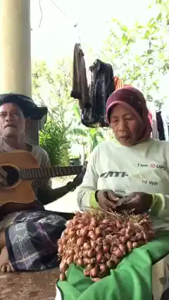 Shalawat sidnan Nabi versi emak tani #wongbrebes  #storyku  #fypシ#tiktokannetv #hiburansantuy #luarbiasa 