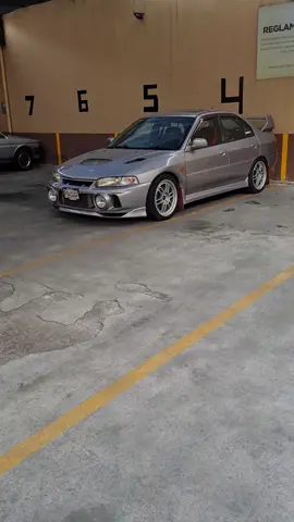 A mi me fascina mi carro viejo.  #evolution #evo #mitsubishi #jdm #fyp #fy #parati #foryoupage #foryou #fypシ #pt #xyz #xyzbca 