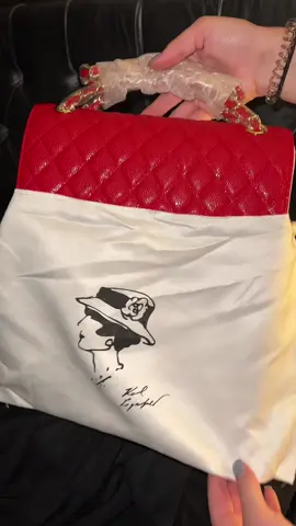 The FENCE sent me this bag to review for y’all. What do you think of it?! It’s beautiful in person! ❤️ 💼 #chanel #fyp #foryou #handbag #dupe #fencefinds 