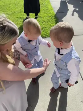 Frog attacks toddler 🐸😂  @Ariana Milligan  #trending #toddlersoftiktok #wedding #scaringkids 