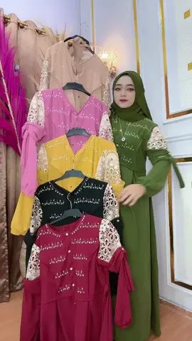 #rizambusana02 #kebayagraduation #dresscantik #outfit #dresscantiksimple #styleoutfit #ootdfashion #dresssimpelelegan #dresswanitacantik #dresbuatlebaran #dressmodern #outfithijabstyle #butikgaun #dresskebaya #dressmuslimah 