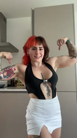 I cant take myself seriously anymore 😂 #fy #gym #bodybuilding #GymTok #musclemommy 