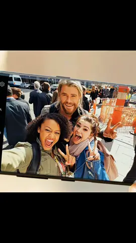 This scene is why they are the best duos in Marvel... #Thor #Loki #Brothers #best #edit #goviral #fyp #ae #chrishemsworth #sexiestmanalive #thorragnarok #Marvel #Movie 