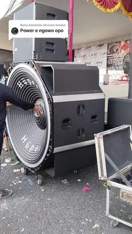 Membalas @utramen.tempur kalo ga salah pake huper juga tapi kurang paham karena udah di copot #soundsystem #soundman #linearrayspeaker #uapsoundsystem #splaudio #brewogaudio #soundsystemjawatimur #linearraysystem #soundminiatur #audiosoundsystem 
