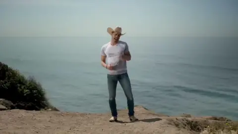 Dustin Lynch - Small Town Boy  @dustinlynch_  #DustinLynch #SmallTownBoy #Country #CountryVideos #CountryMusic #MindfulMusicCo 