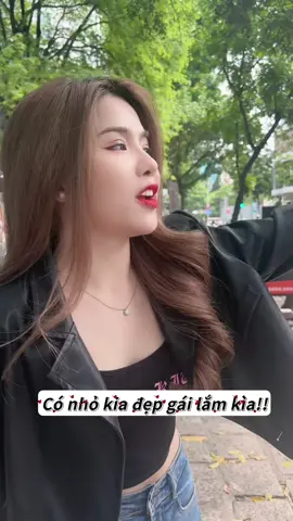 Đang đứng đường.. lộn.. đứng ngoài đường thì gặp gái đẹp..🤪🤪 #mcquyenquyen #TryItWithTikTok 