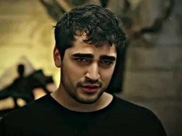 the fact that he was the only one who went to hug her❤️‍🩹>>>#yalicapkini #seyrankorhan #afrasaraçoğlu #foryoupage #foryou #mertramazandemir #viral #fy #turkishseries #diziler #seyfer #caliyapkini #ferobey #feritkorhan #rge #elbruso #tseriesedits 