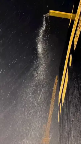 mashallah 😍 SubhanAllah 😍 night view of Khana Kaaba Rain in Makkah pak 🕋 🕋💦 #khanakaaba🕋🖤 #foryouplz #10millionlike #Status #shorts 