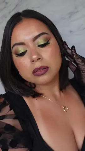 Green eyelook for a night out 💚#makeup #greeneyrshadow #eyelook #mzsaraitorres #browneyemakeup #browneyes