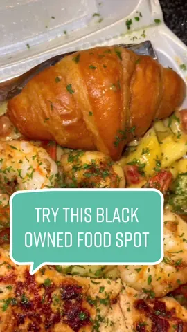 From soul food to seafood, this spot is BUSSIN🔥🍴👊🏾 #blackownedbusiness #Foodie #yum #explorepage #explore #fyp 