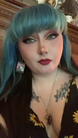 #alternativegirl #gothgirl #bluehair #fyp #midsize #plussize #makeup #mua #beauty #colorfulhair #egirl #chubbyqueen #emo #emogirl #mom #MomsofTikTok #altmom #gothmom #lipsync #elderemo #lipsyncaudios 